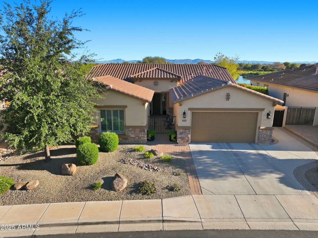 Photo of 6679 S Lyon Drive, Gilbert, AZ 85298 (MLS # 6960574)