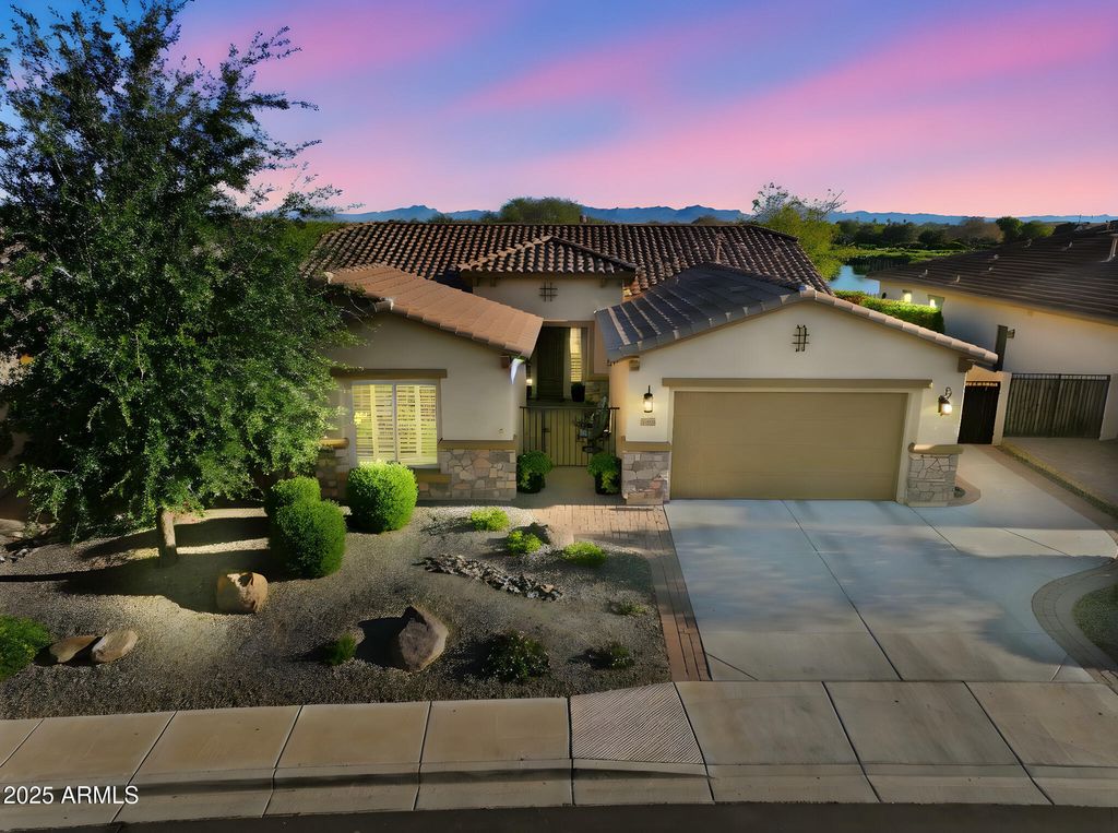 Photo of 6679 S Lyon Drive, Gilbert, AZ 85298 (MLS # 6960574)