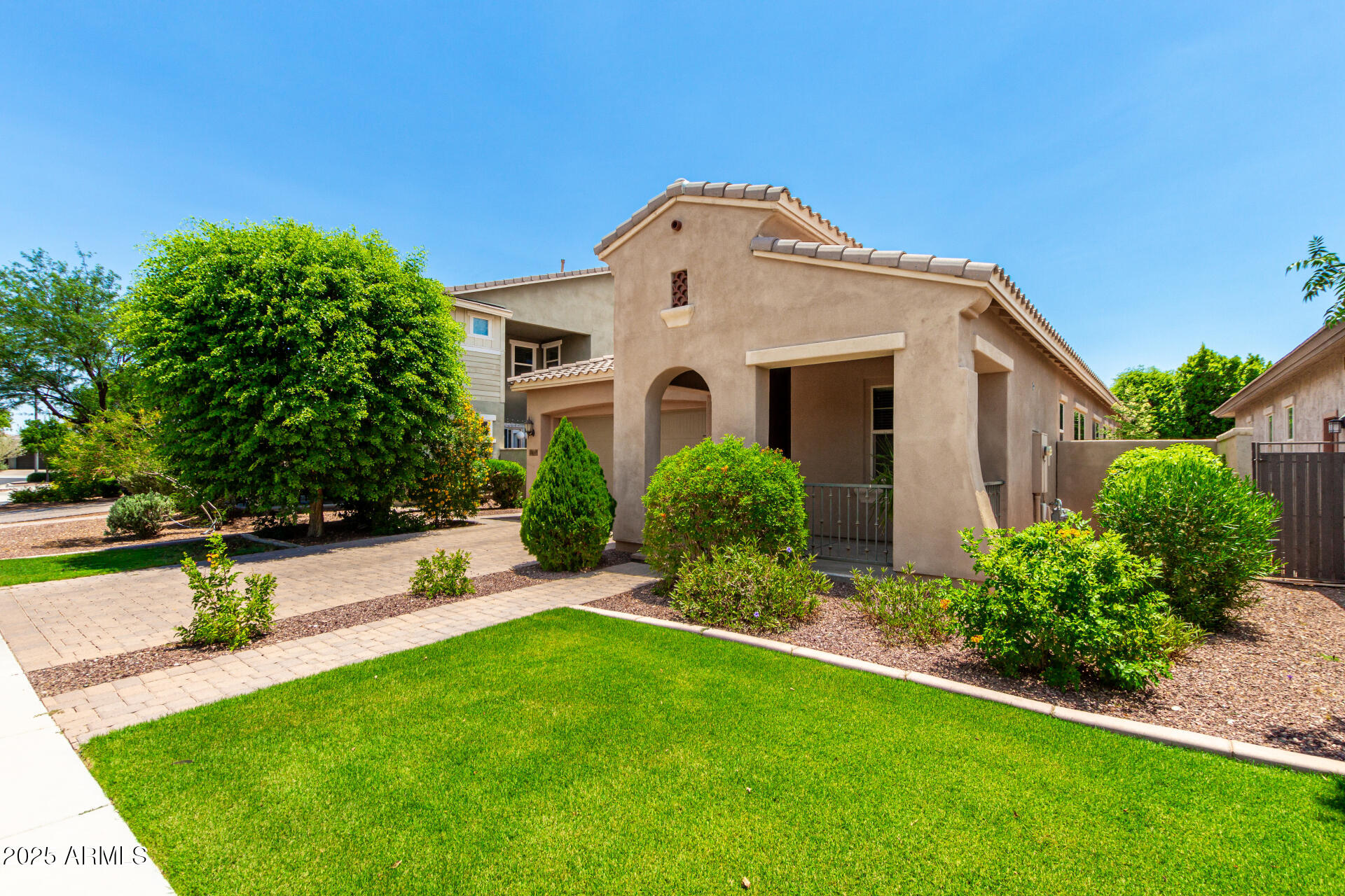 20563 W EDGEMONT Avenue