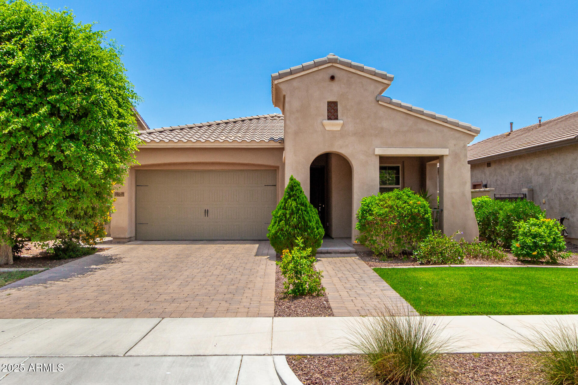 20563 W EDGEMONT Avenue