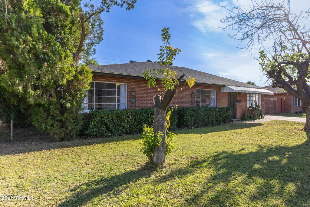 Photo of 1637 W Rovey Avenue, Phoenix, AZ 85015 (MLS # 7001747)