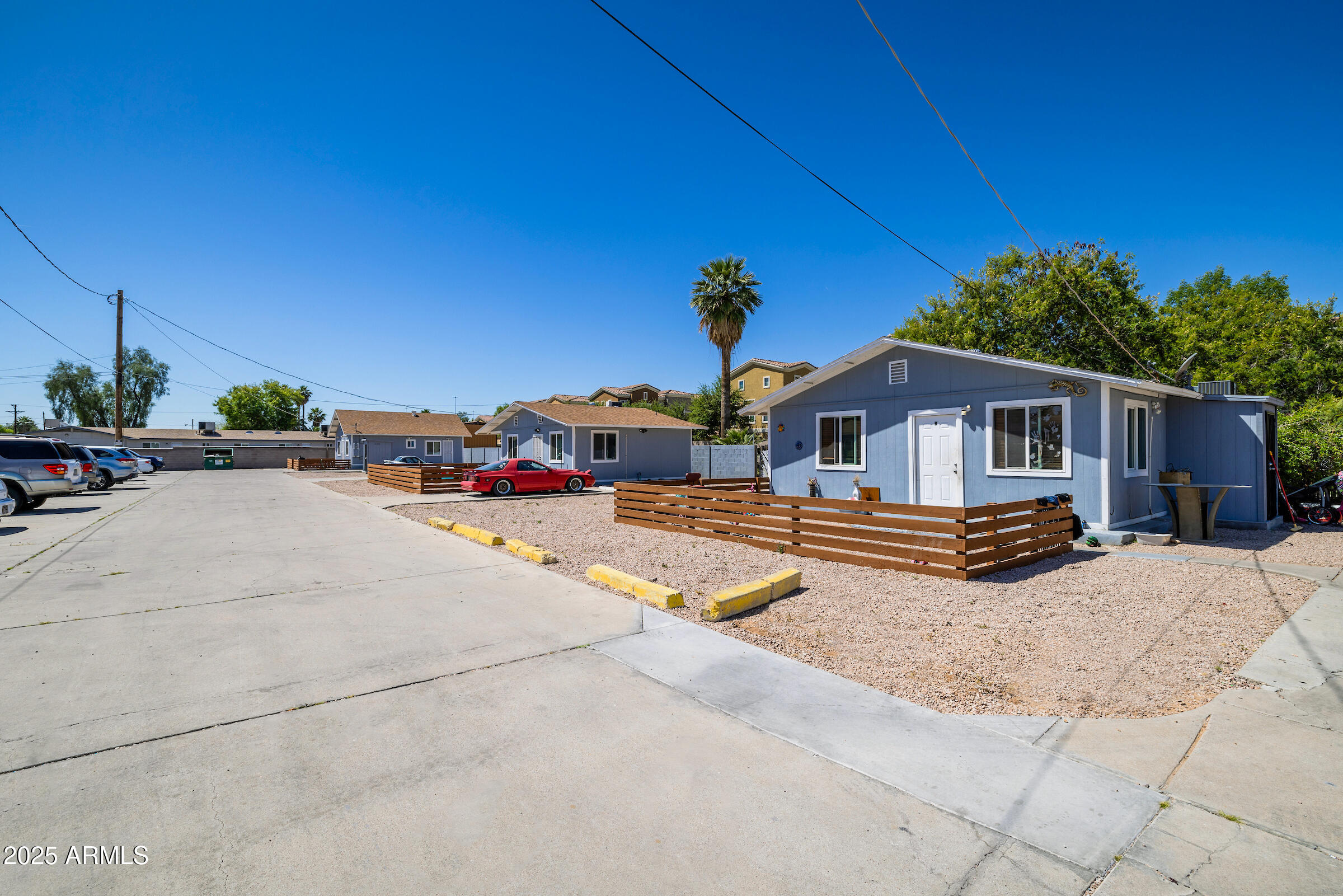 2425 W TURNEY Avenue