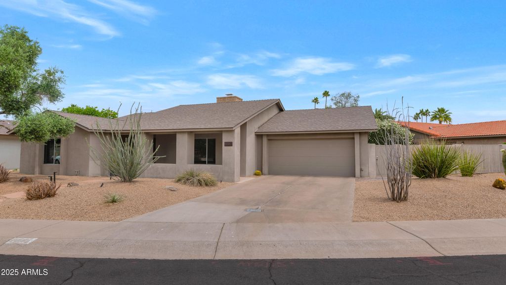 Photo of 7806 E Via De La Entrada, Scottsdale, AZ 85258 (MLS # 6945549)