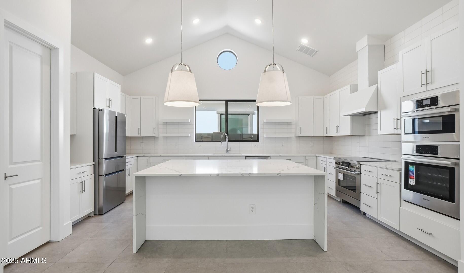 668 E Greenback Drive