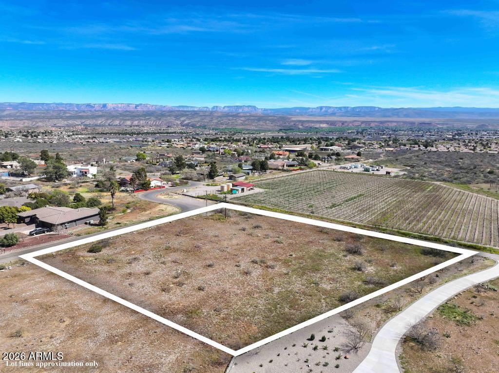 000 E Windmill Lane E '-'