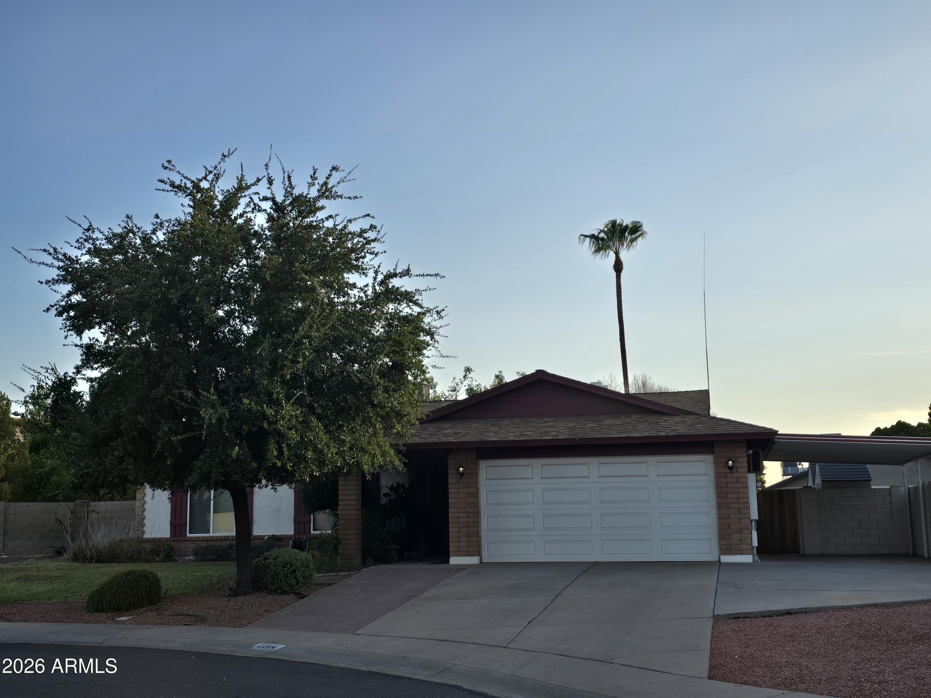 2204 N SANTA ANNA Court