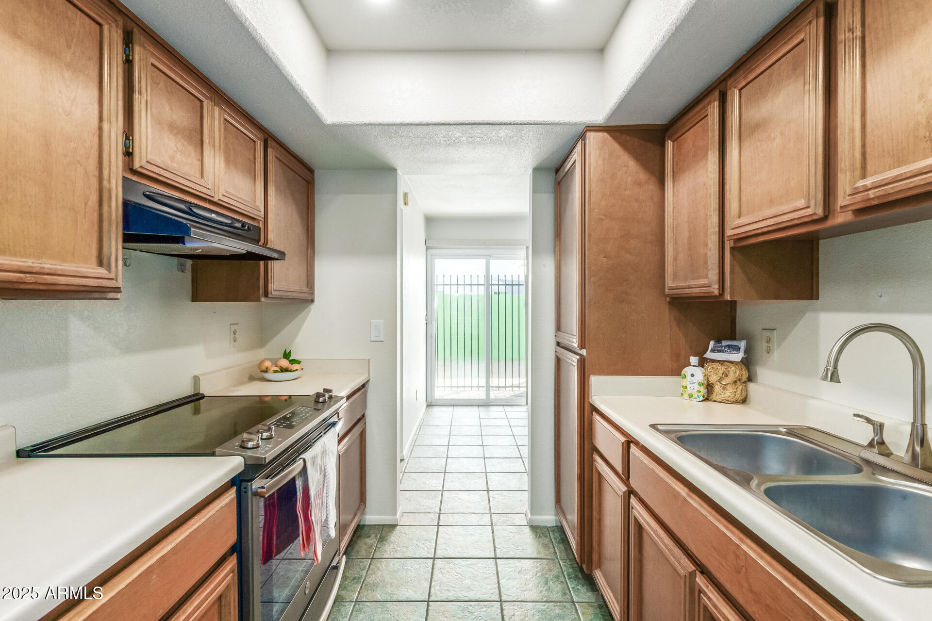 925 E VILLA MARIA Drive