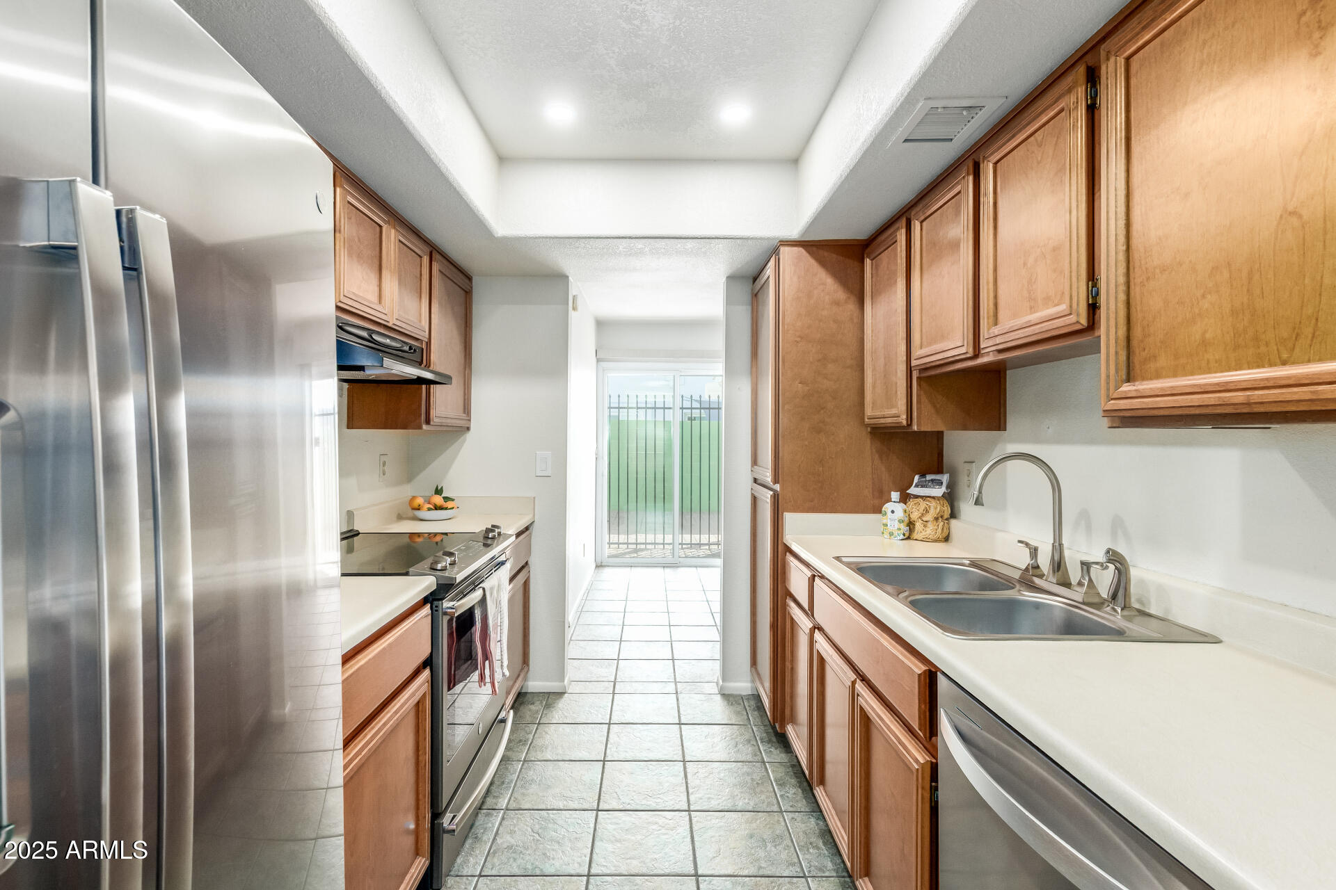 925 E VILLA MARIA Drive