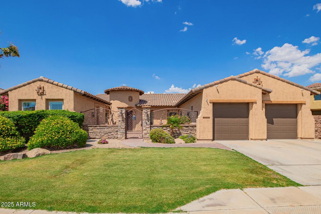 Photo of 14372 W Cypress Street, Goodyear, AZ 85395 (MLS # 6933475)