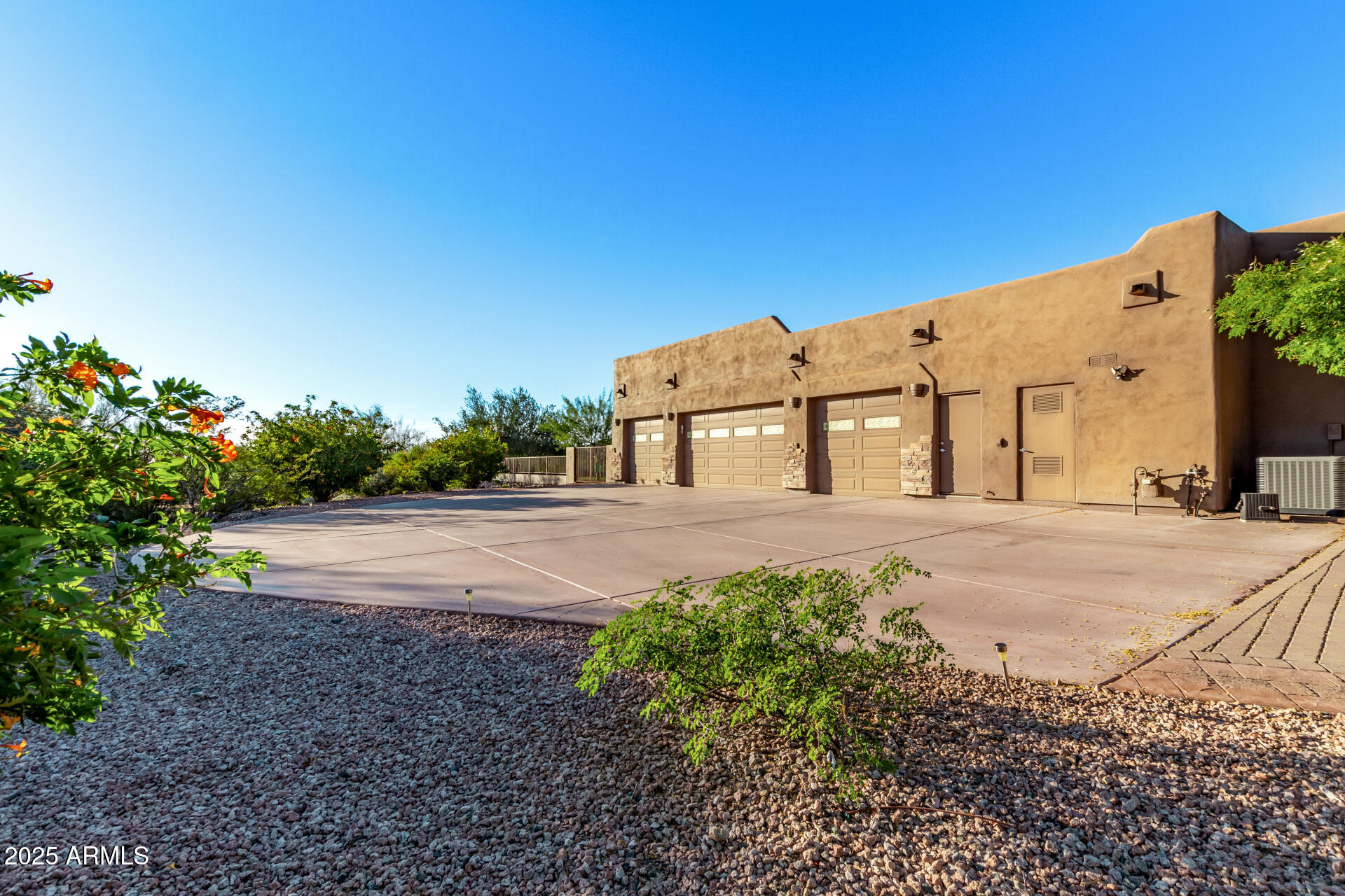 9135 E BUCKSKIN Trail