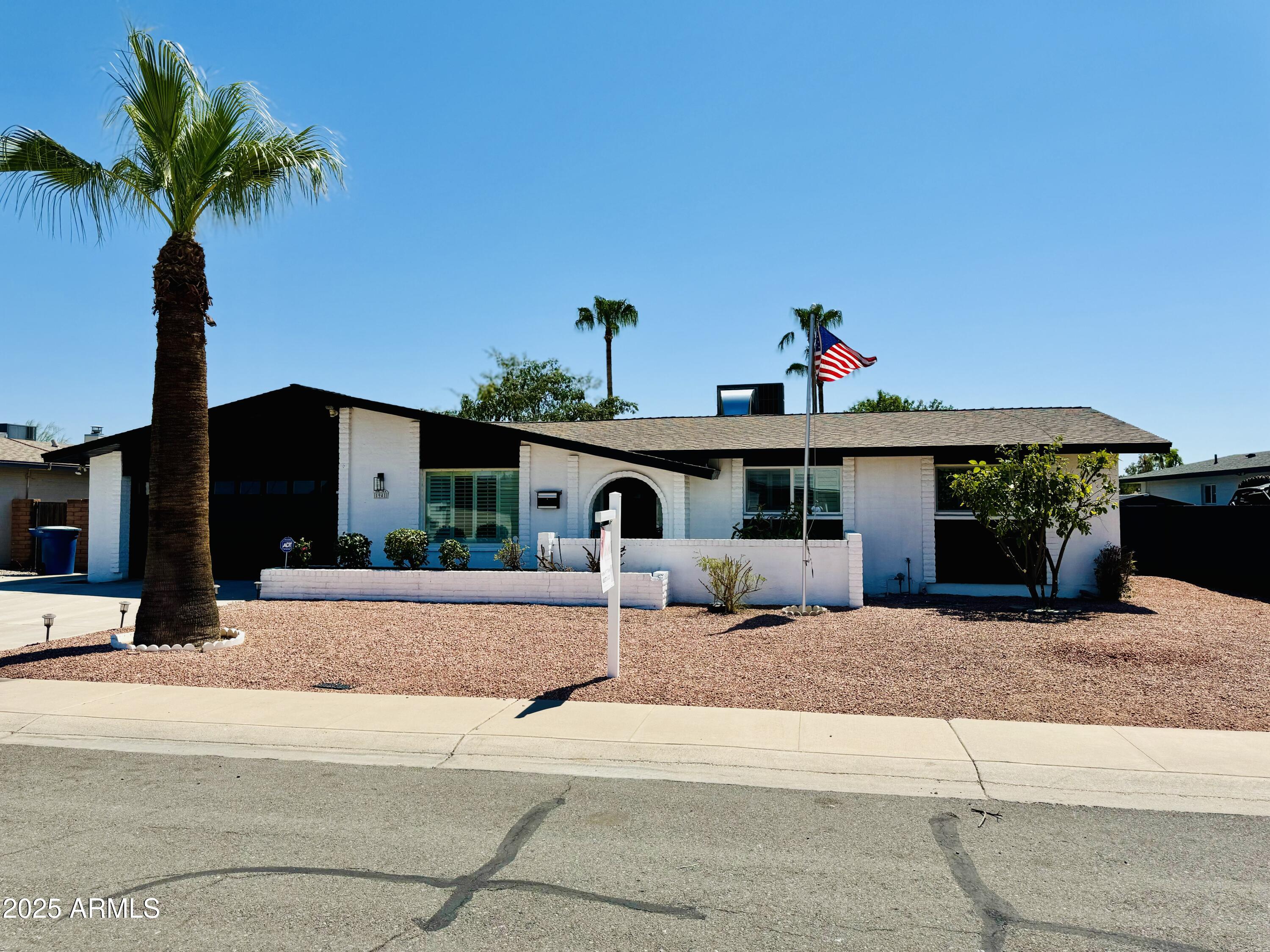 1941 E ELLIS Drive
