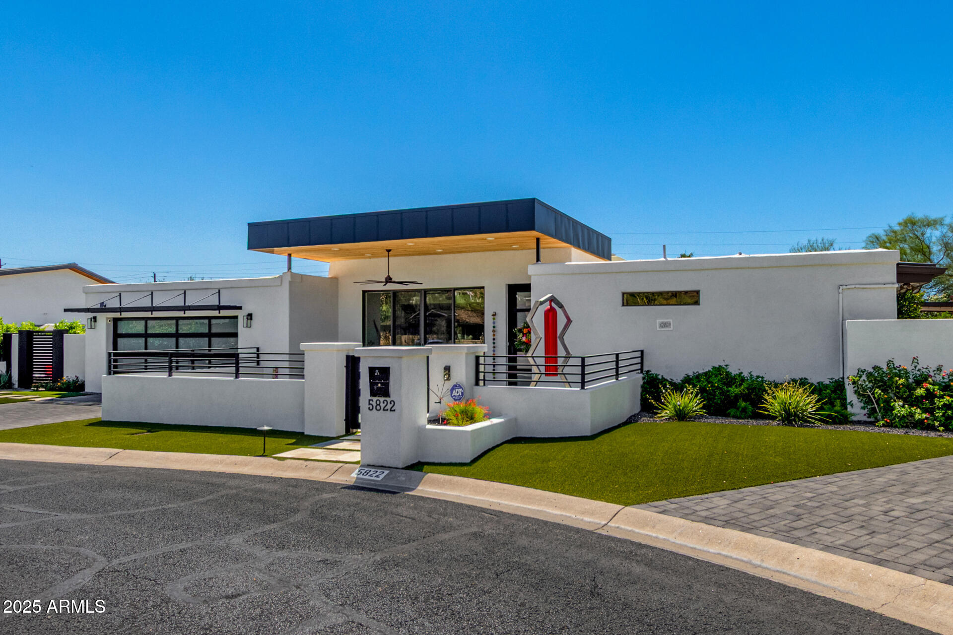 5822 N 44TH Place