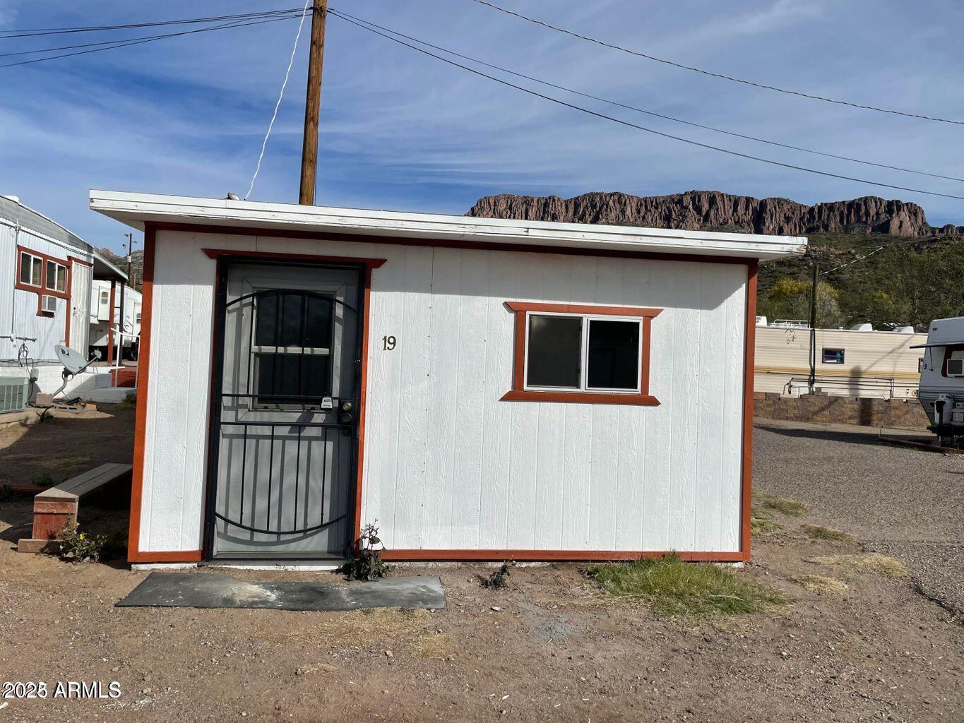 631 W HILL Street LOT
