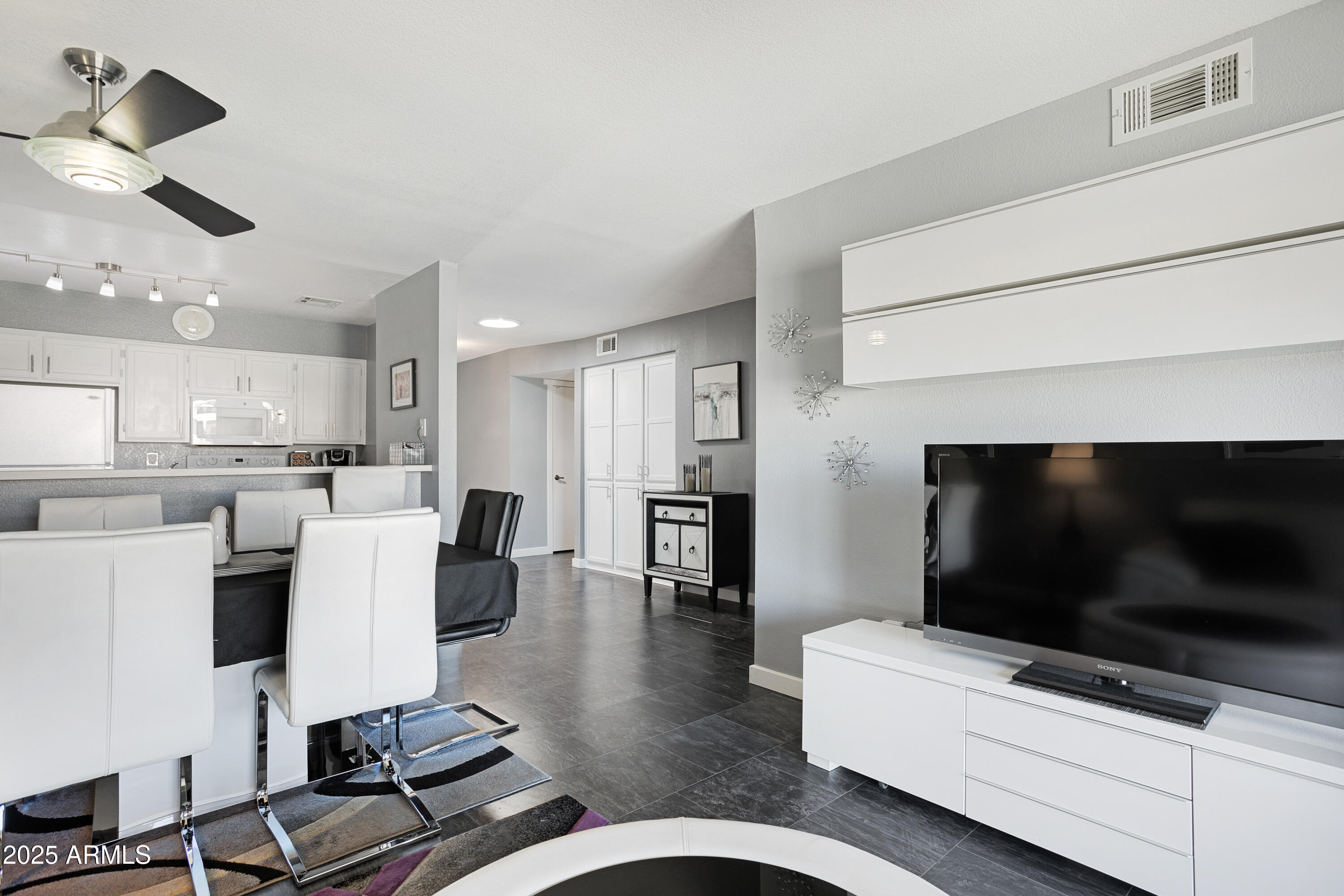 1021 S GREENFIELD Road 1195