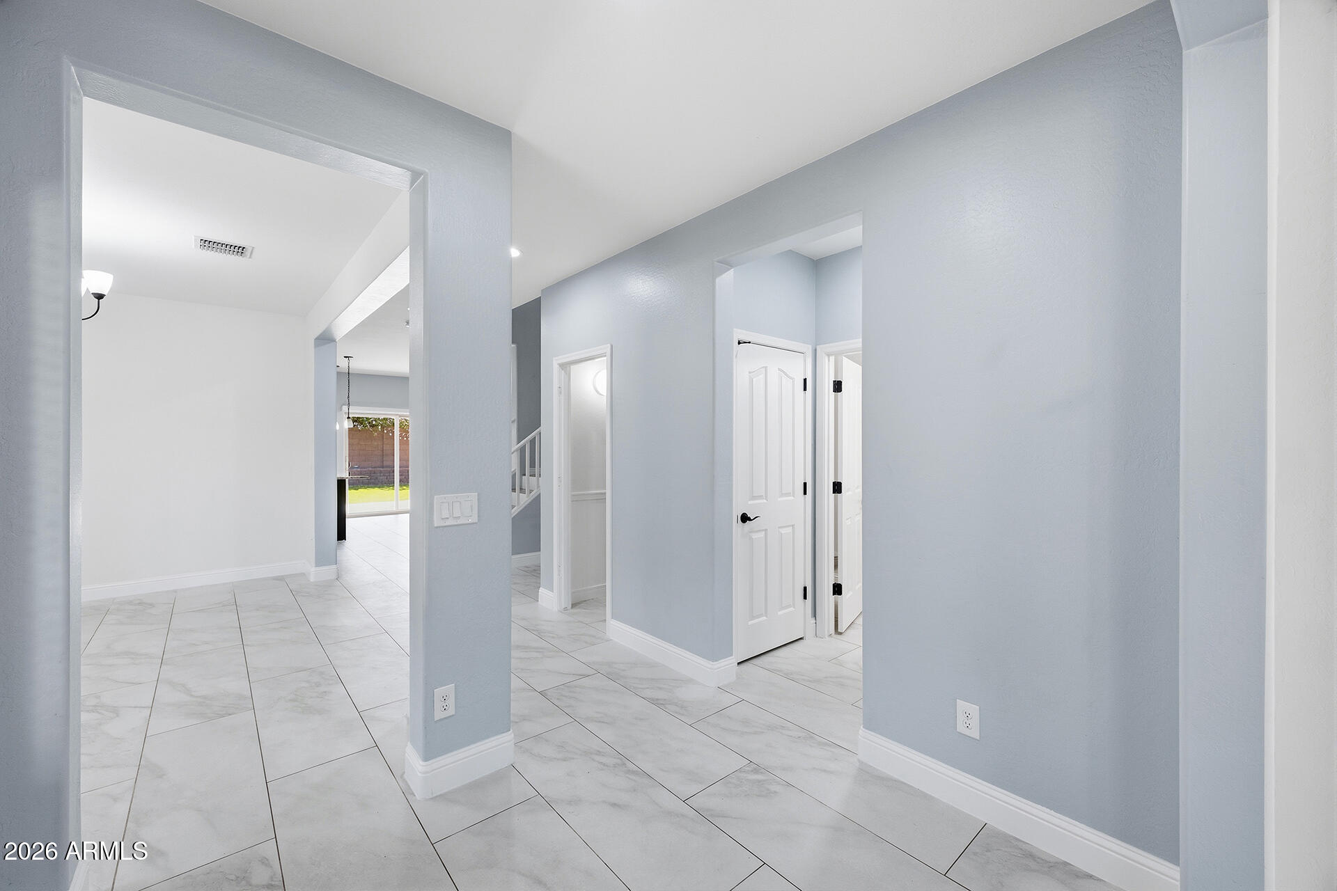 2623 E HICKORY Street