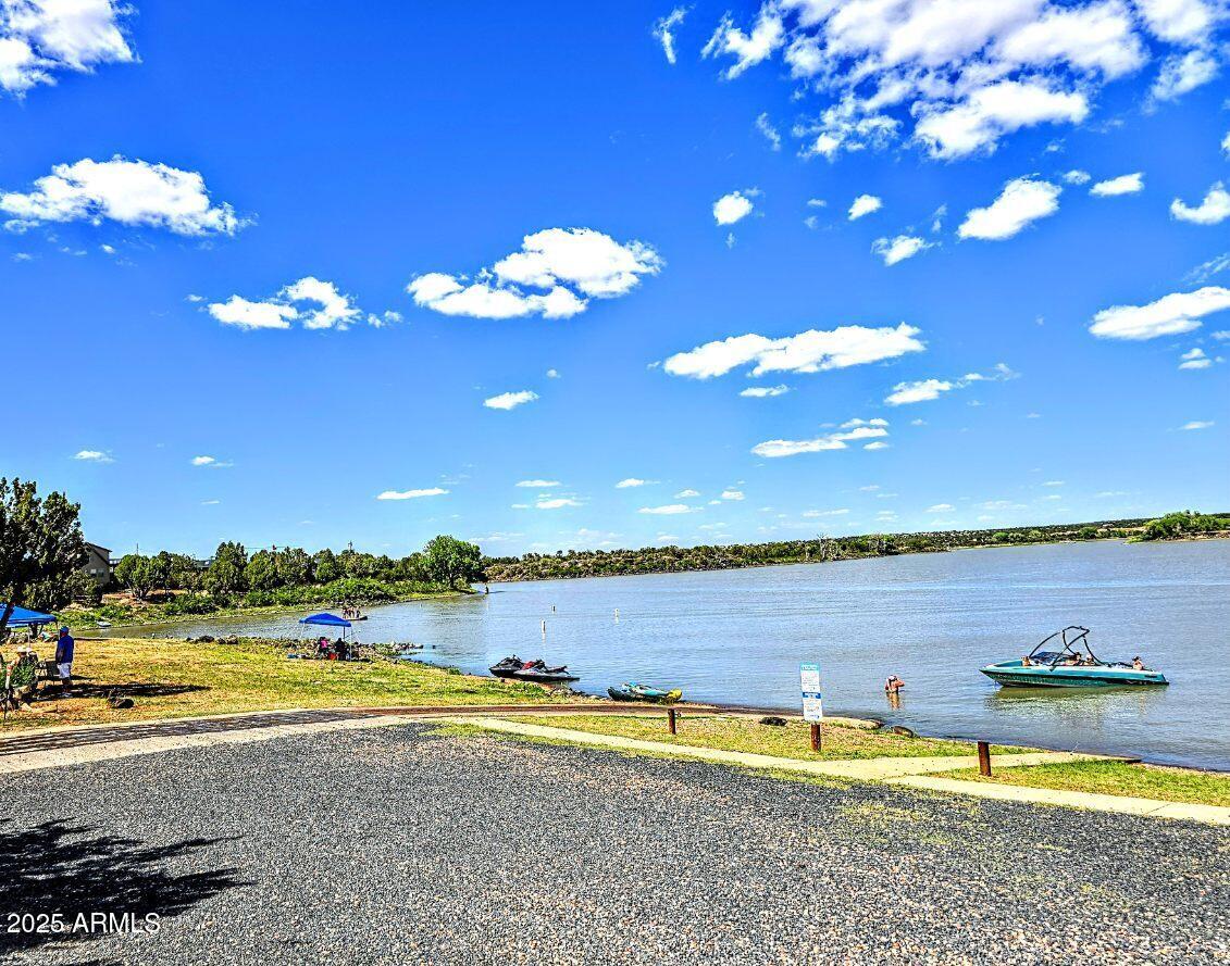 WHITE MOUNTAIN LAKE ESTATES - Land