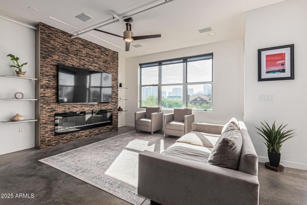 Photo of 1326 N Central Avenue #303, Phoenix, AZ 85004 (MLS # 6924451)