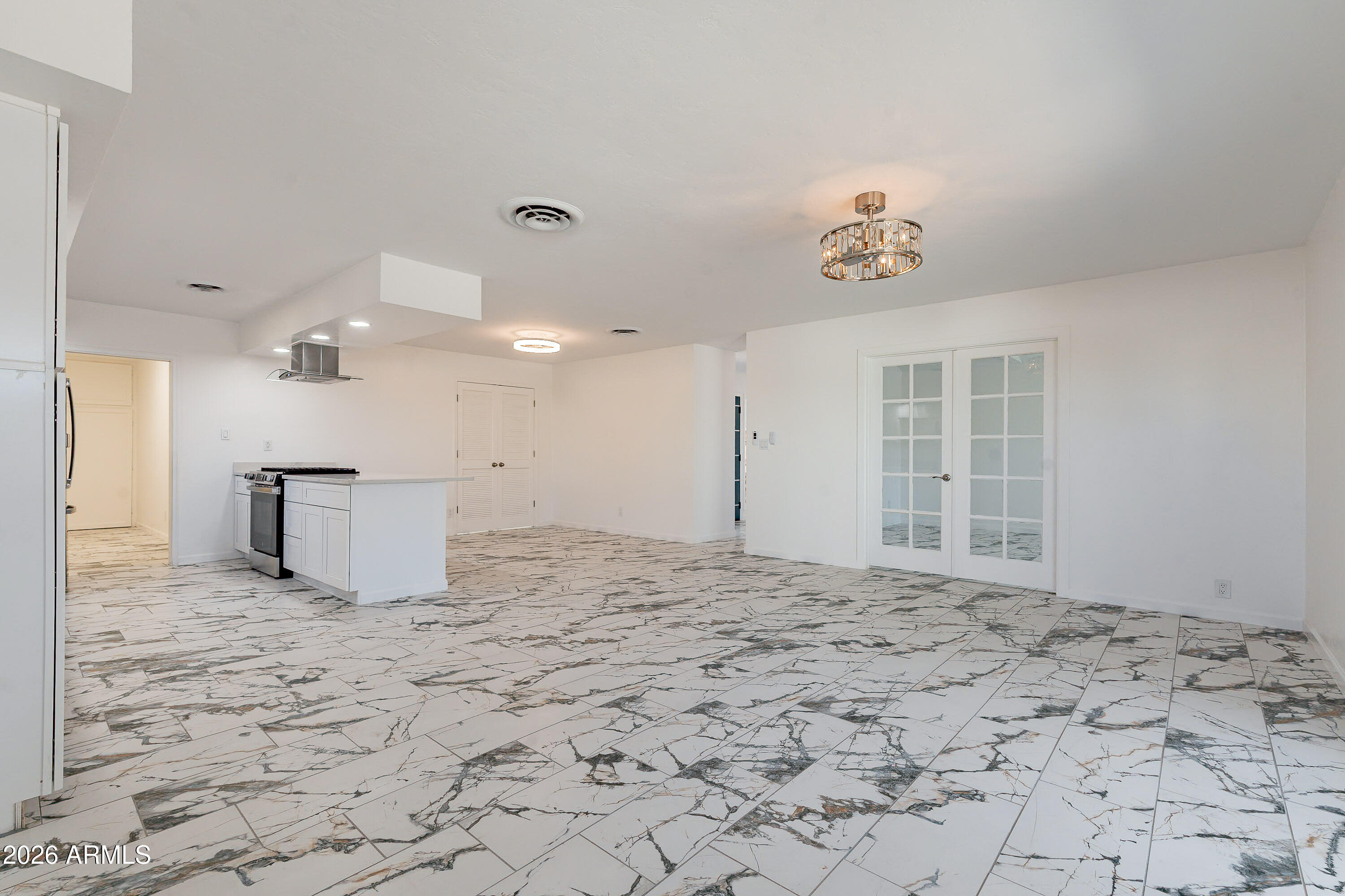 KINGS MANOR - Residential