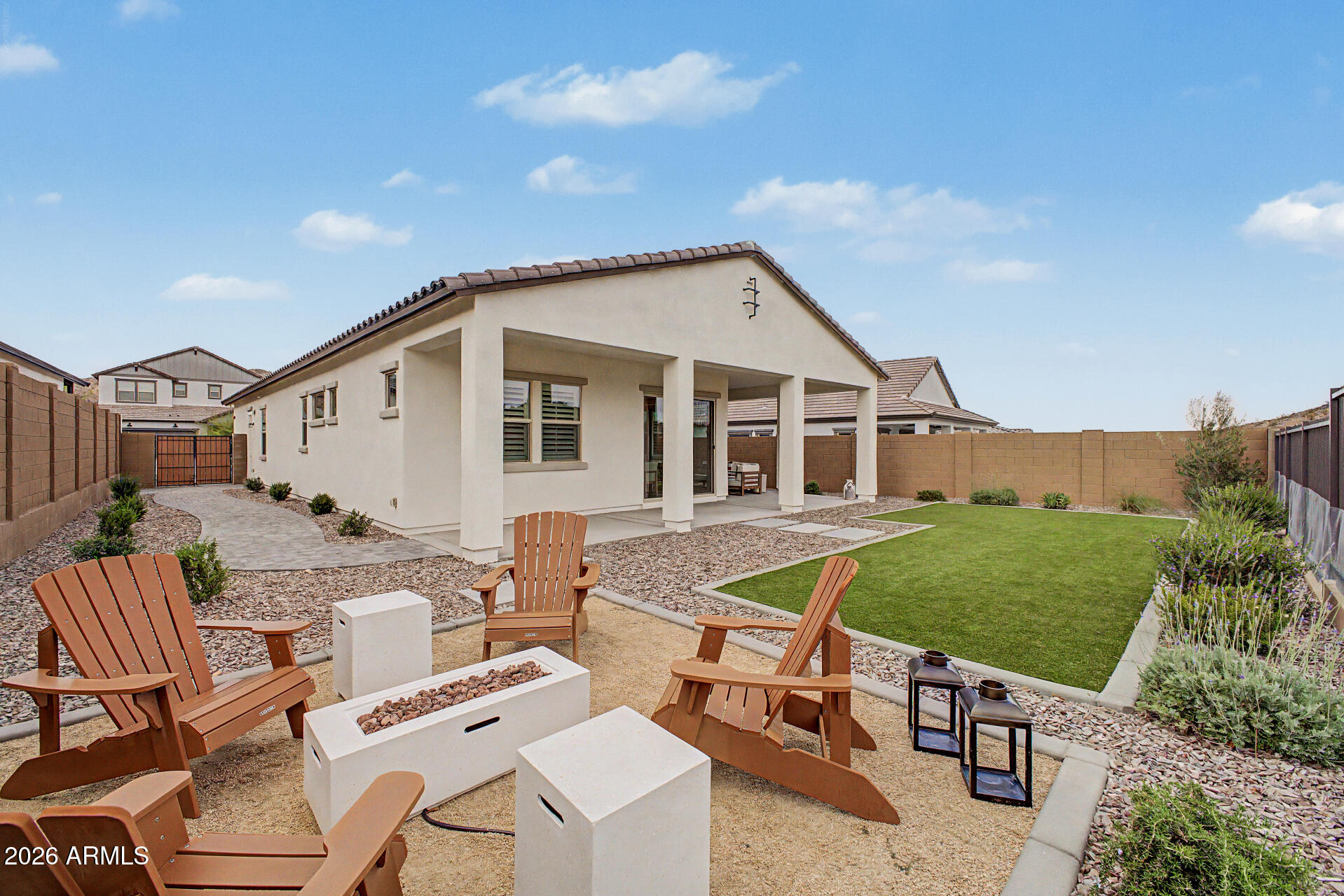 21325 W ROANOKE Avenue