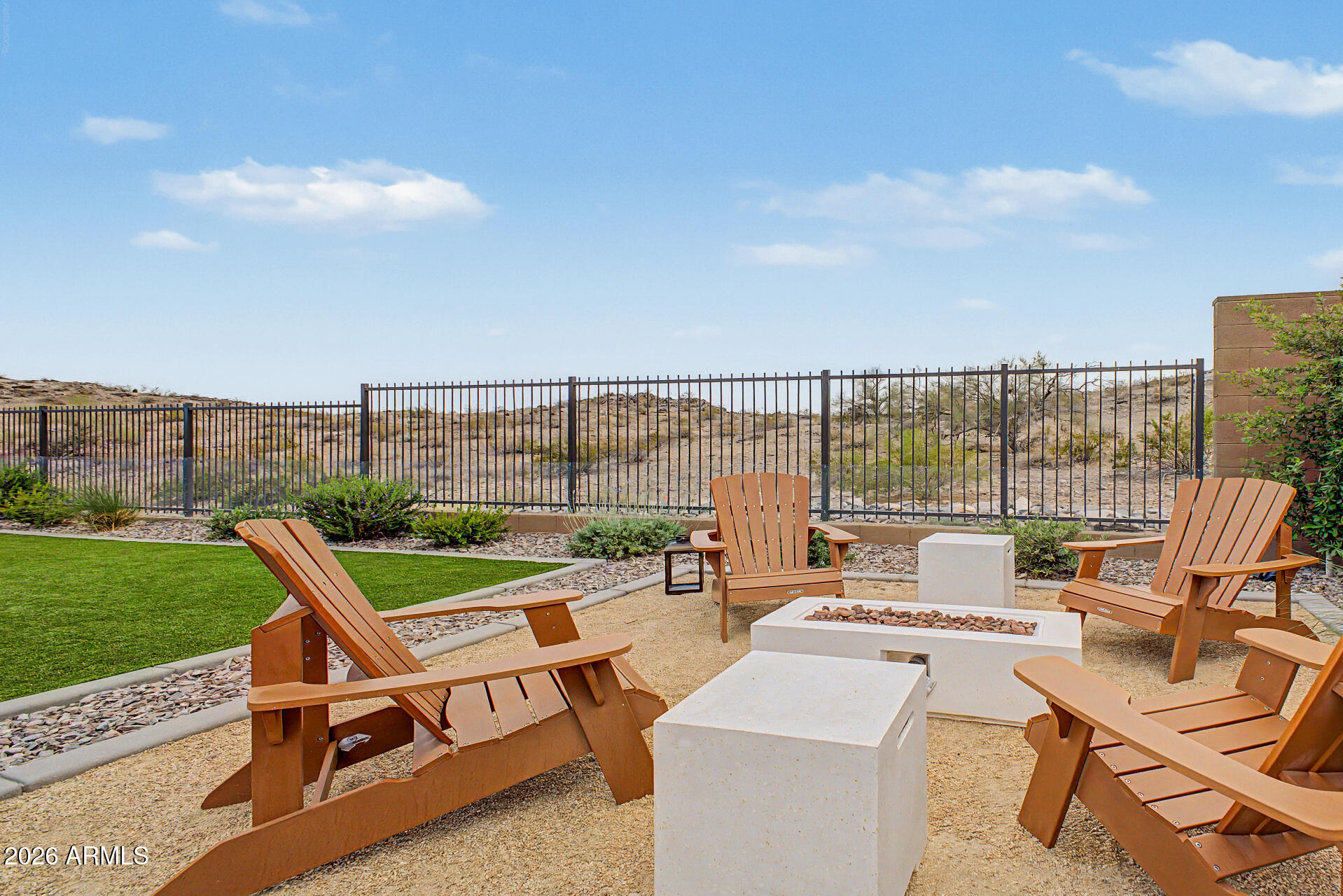 21325 W ROANOKE Avenue