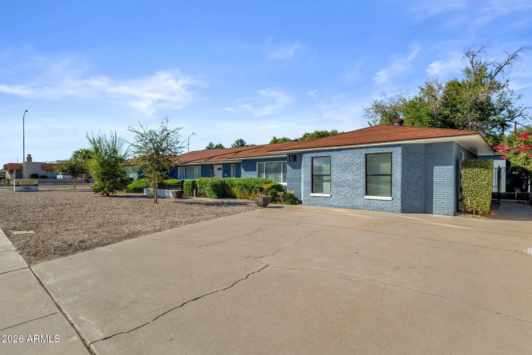 140 W UNIVERSITY Drive