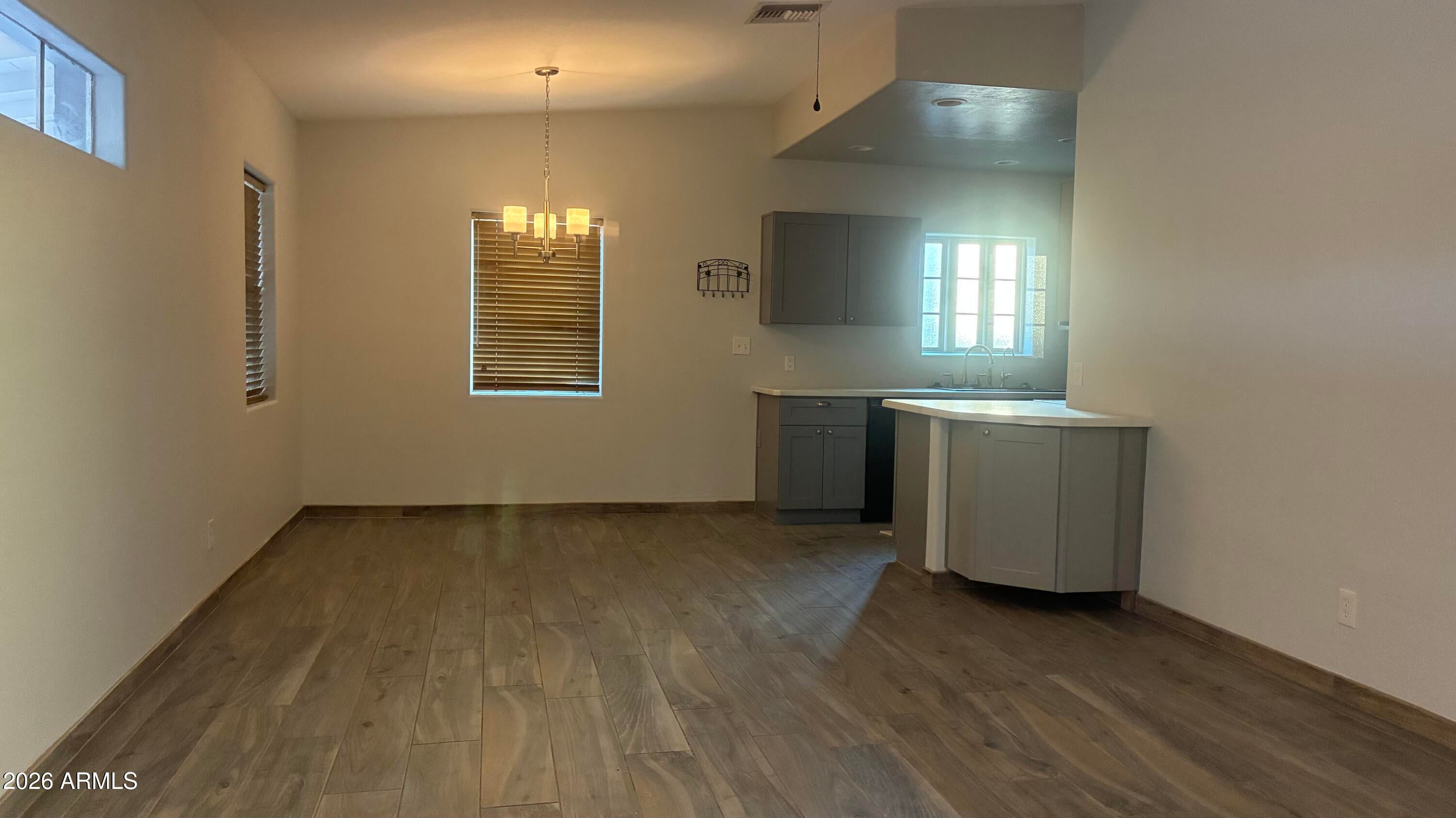 2336 W ORANGE Drive