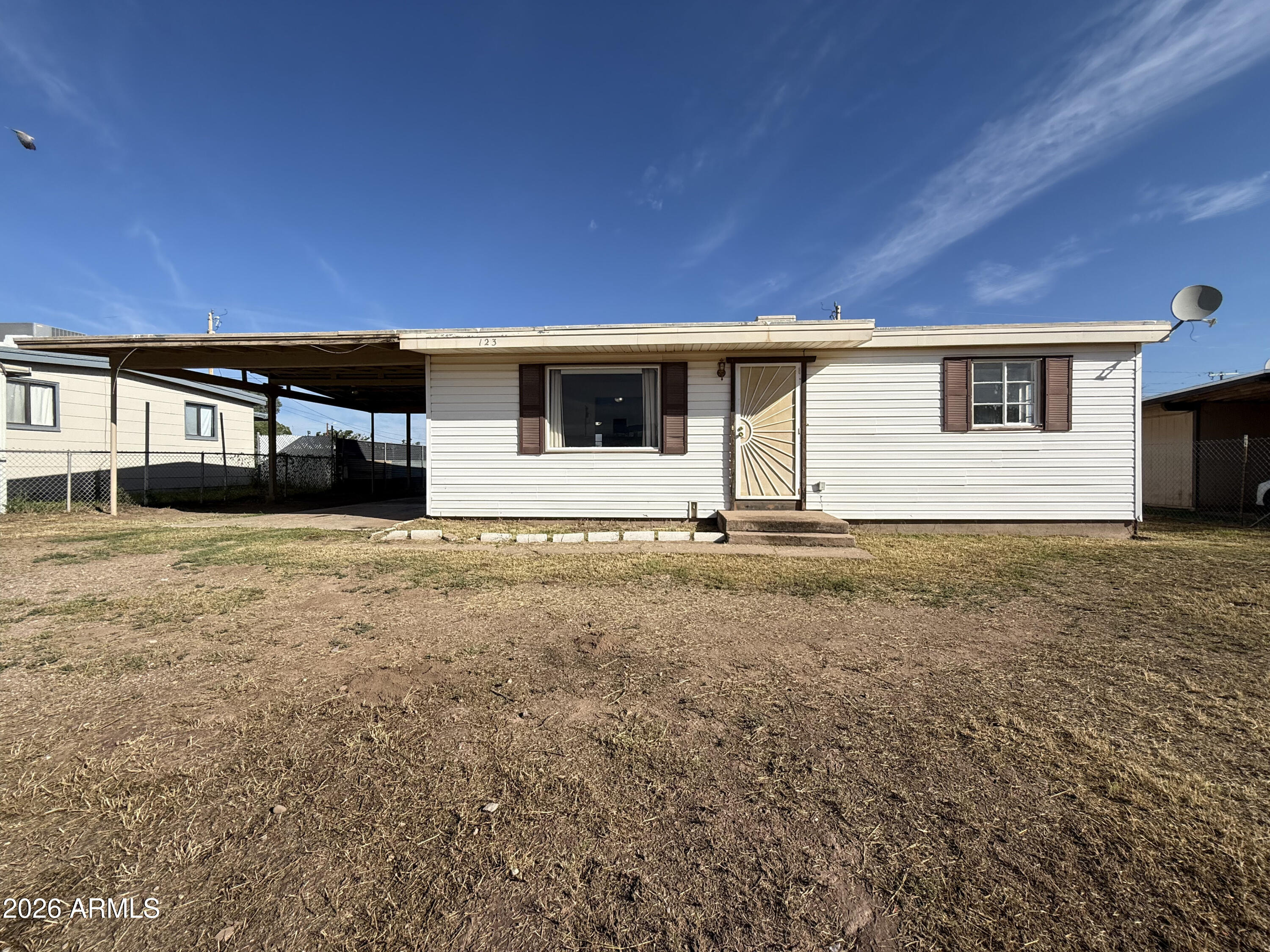 123 E APACHE Street
