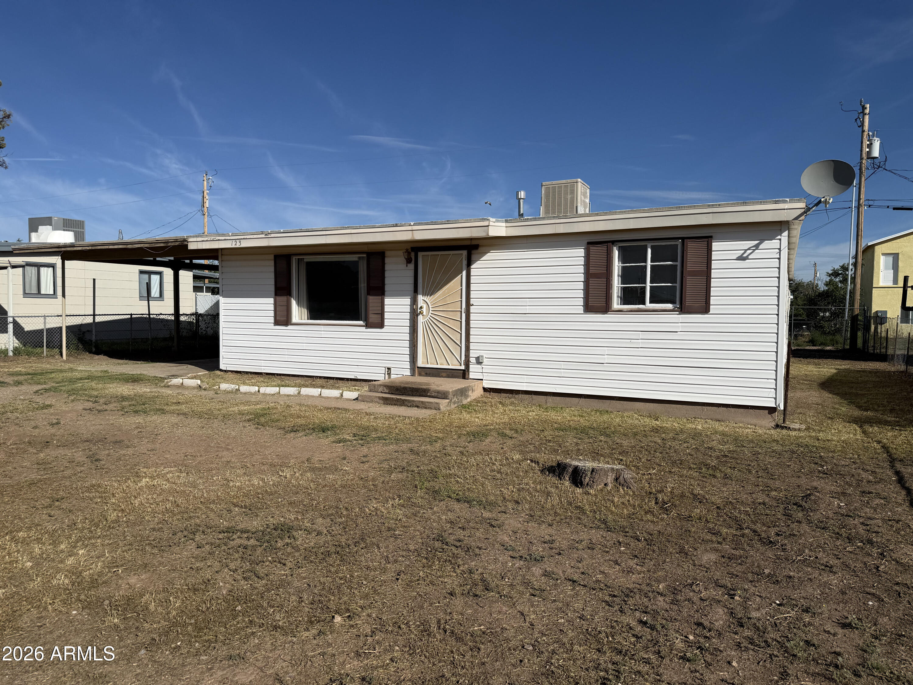 123 E APACHE Street