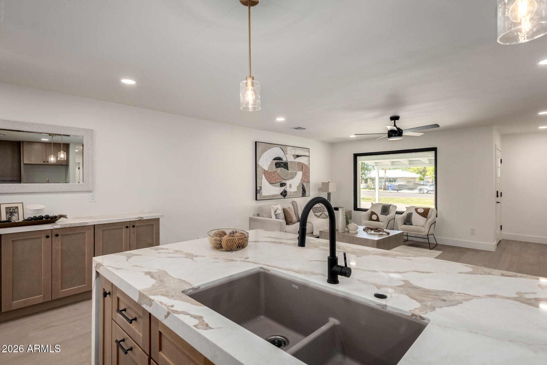 2825 E CAMPBELL Avenue