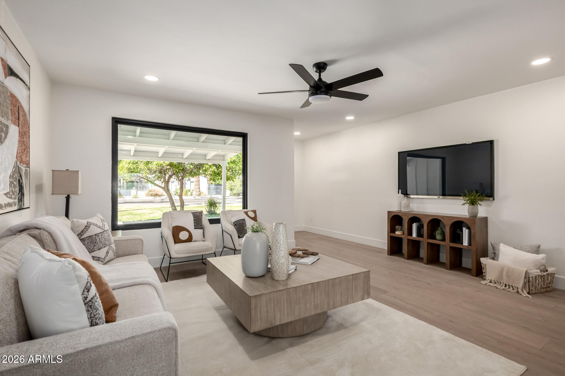 2825 E CAMPBELL Avenue