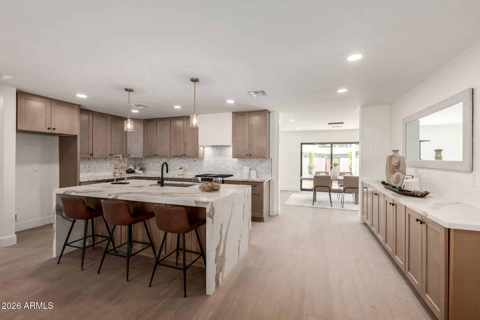 2825 E CAMPBELL Avenue