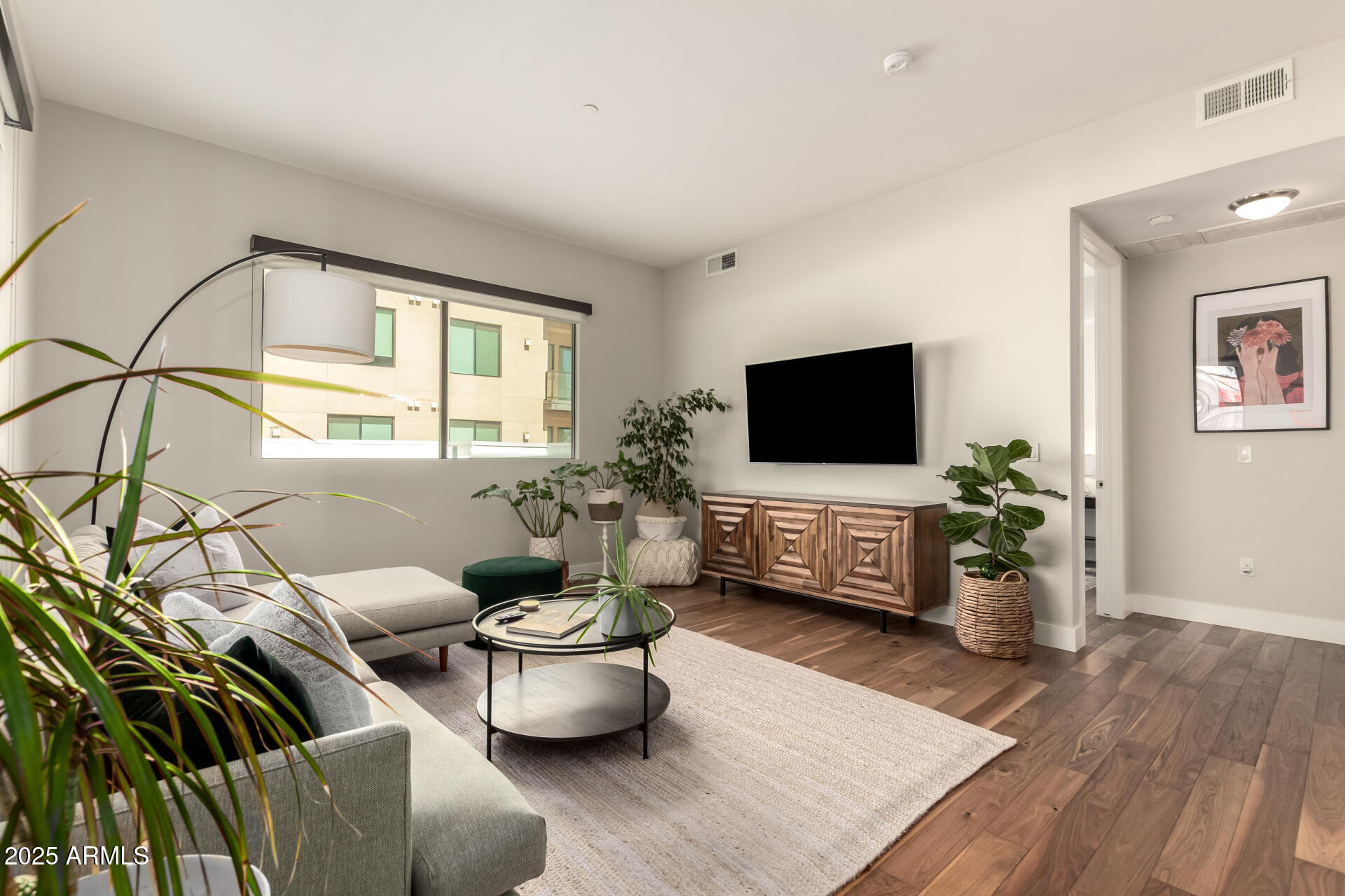 7300 E EARLL Drive 2001