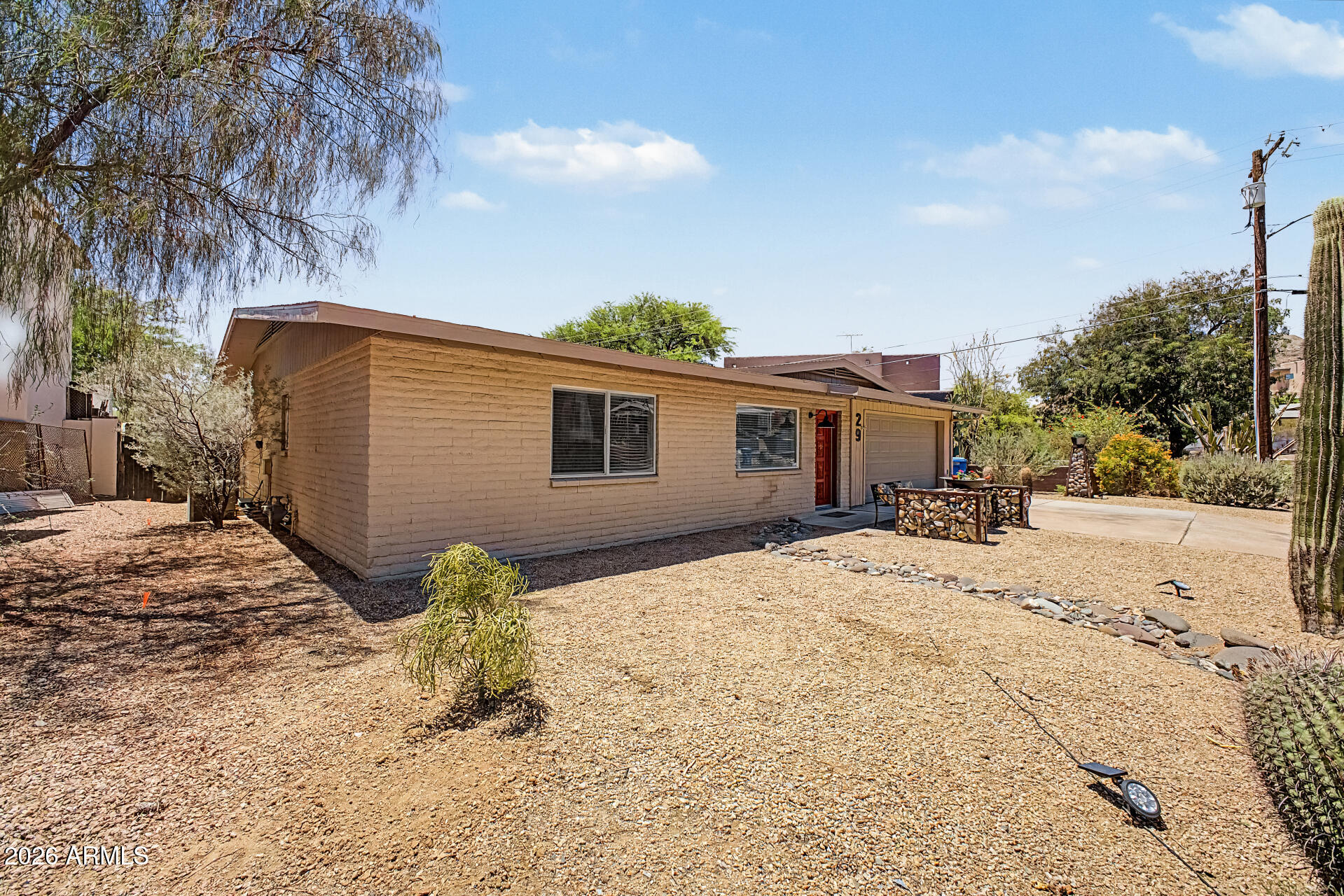 29 E FOOTHILL Drive