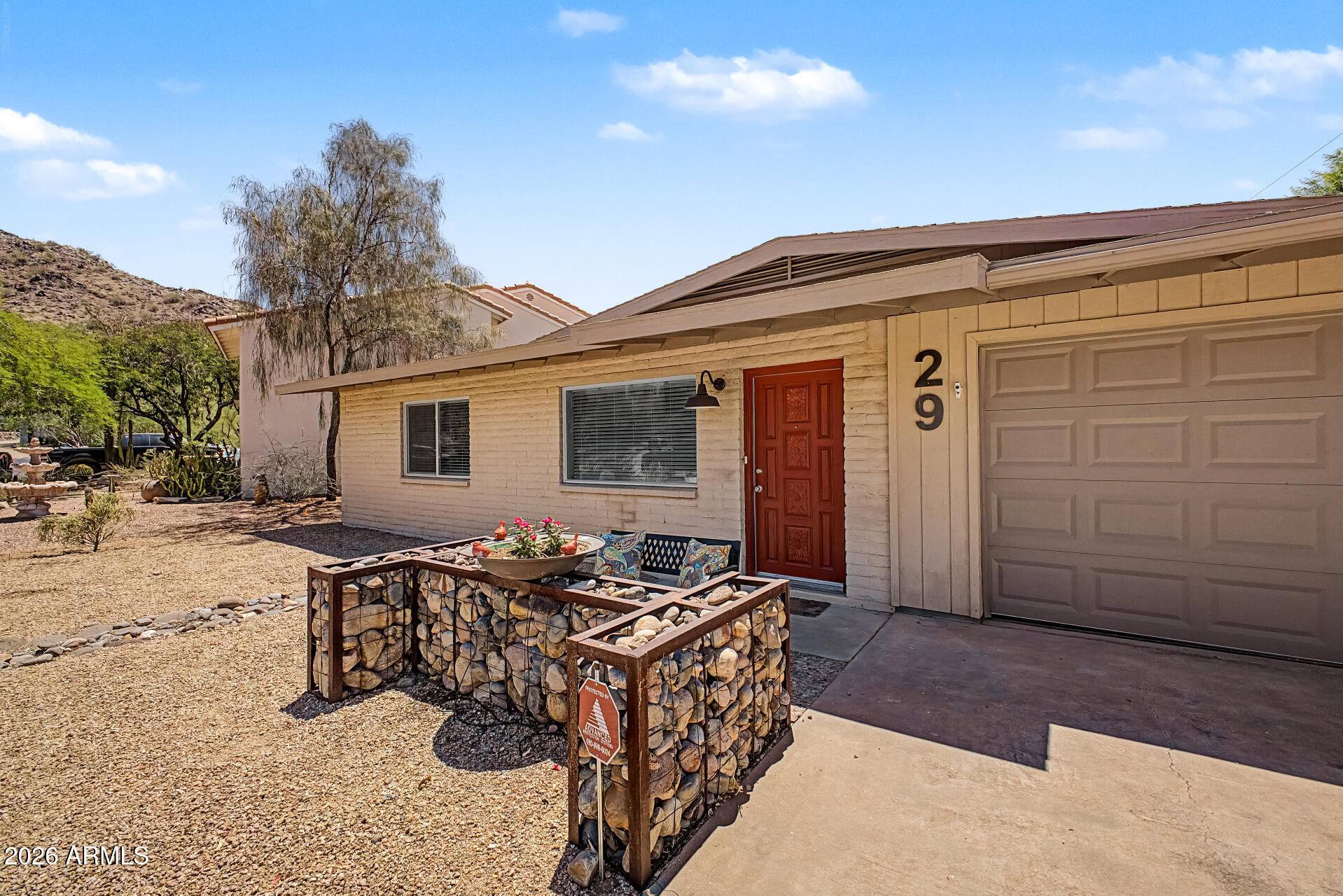 29 E FOOTHILL Drive