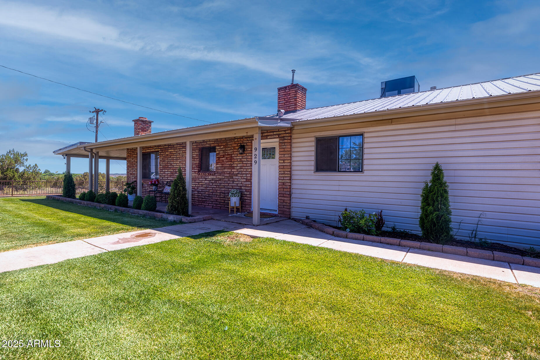 Homes 1 929 E WILLOW Lane