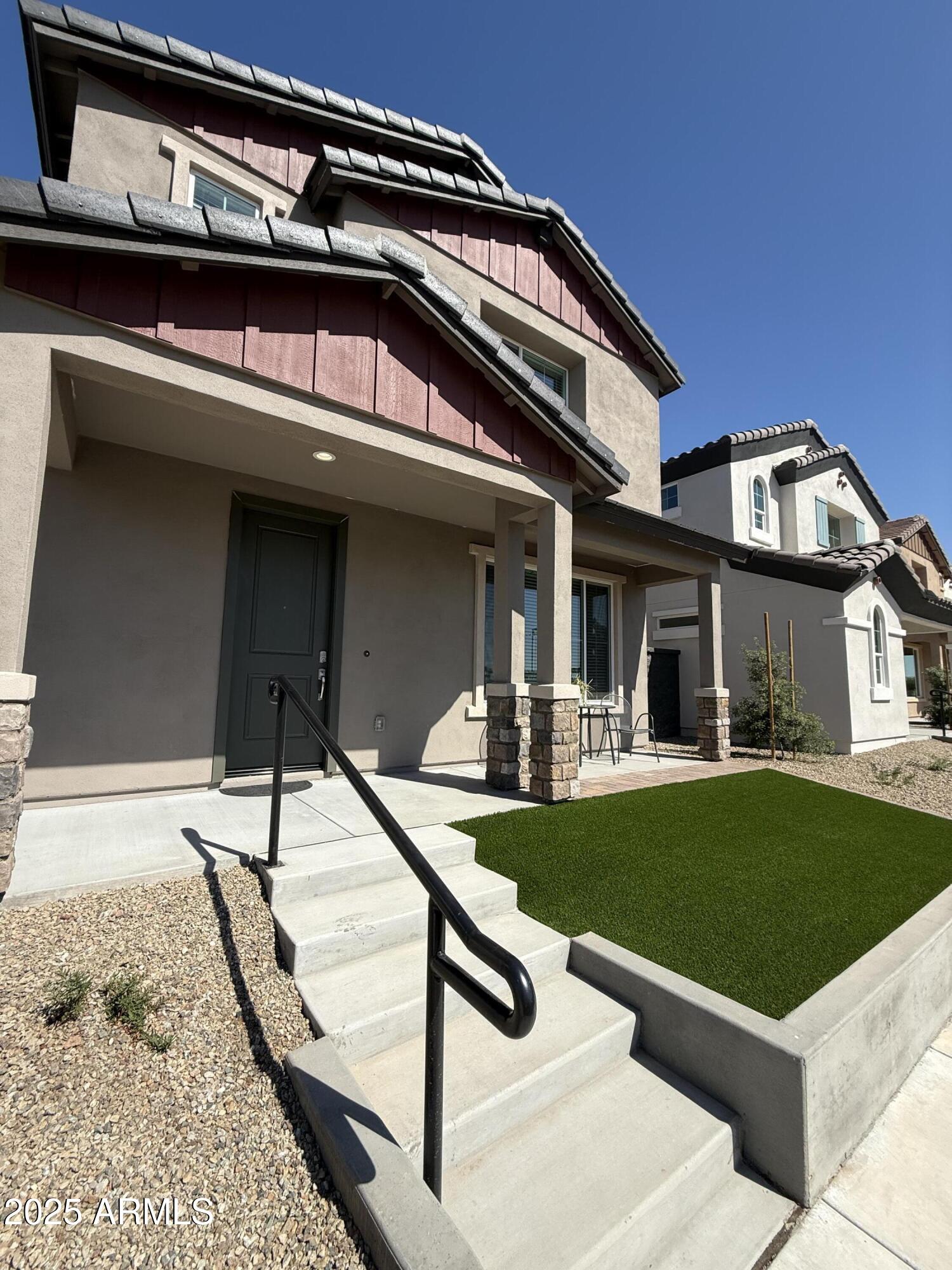 475 S SOHO Lane 35
