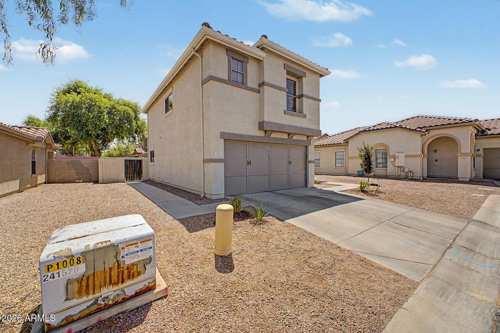 Photo of 1331 S Bridgegate Drive, Gilbert, AZ 85296 (MLS # 7031172)