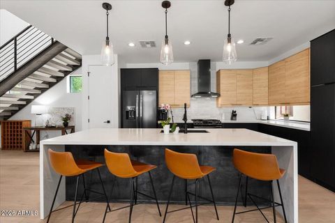 Photo of 220 W Monterosa Street, Phoenix, AZ 85013 (MLS # 6966616)