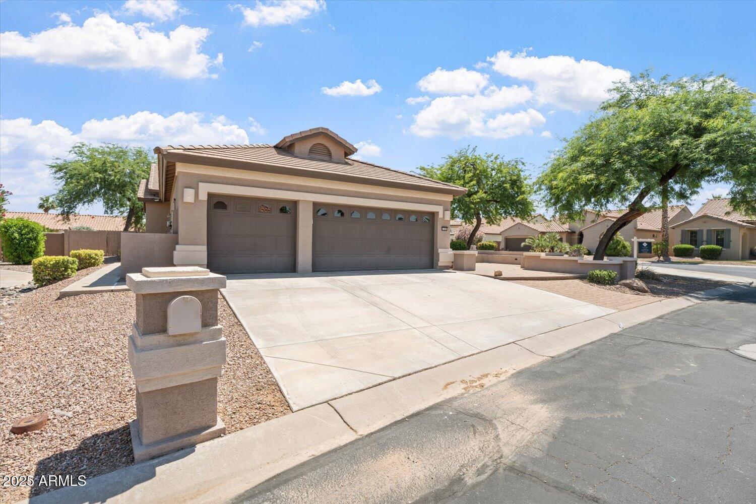 15989 W INDIANOLA Avenue