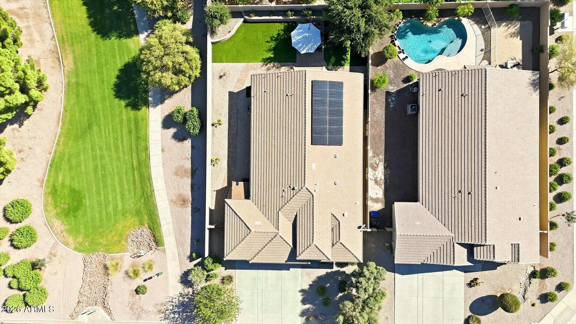 916 W JERSEY Way