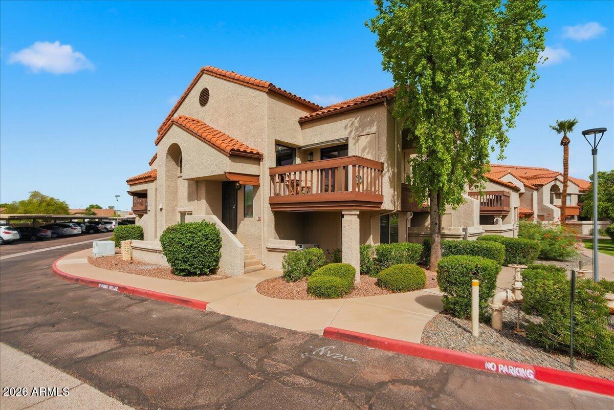 818 S WESTWOOD -- 114