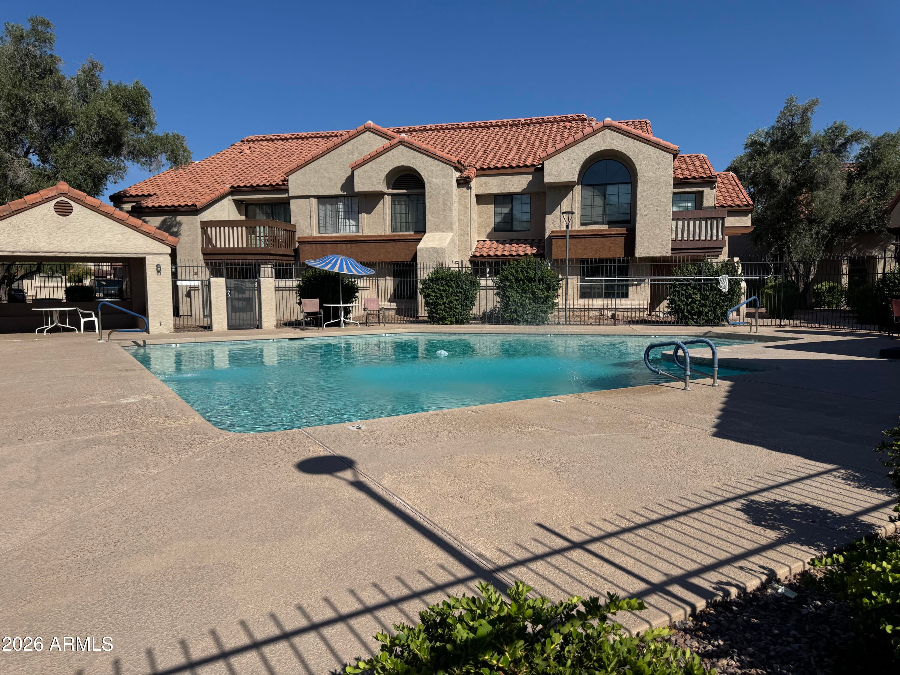 818 S WESTWOOD -- 114