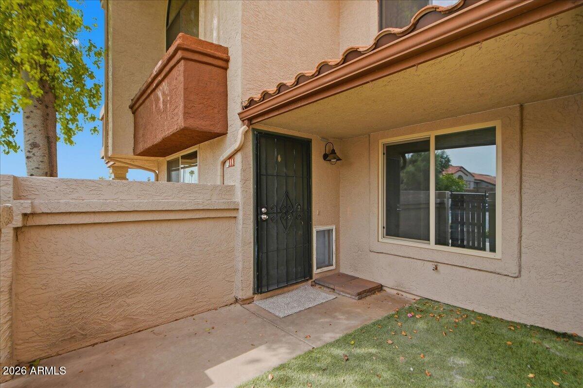818 S WESTWOOD -- 114