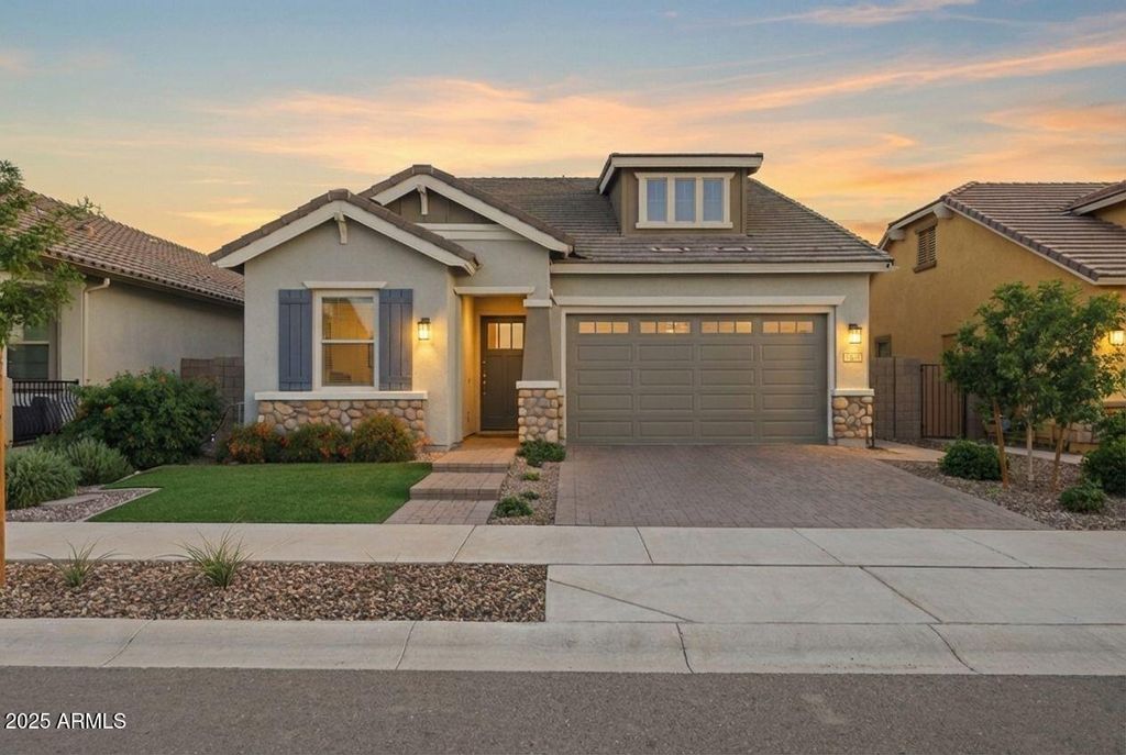 Photo of 23137 E Carriage Way, Queen Creek, AZ 85142 (MLS # 6954595)