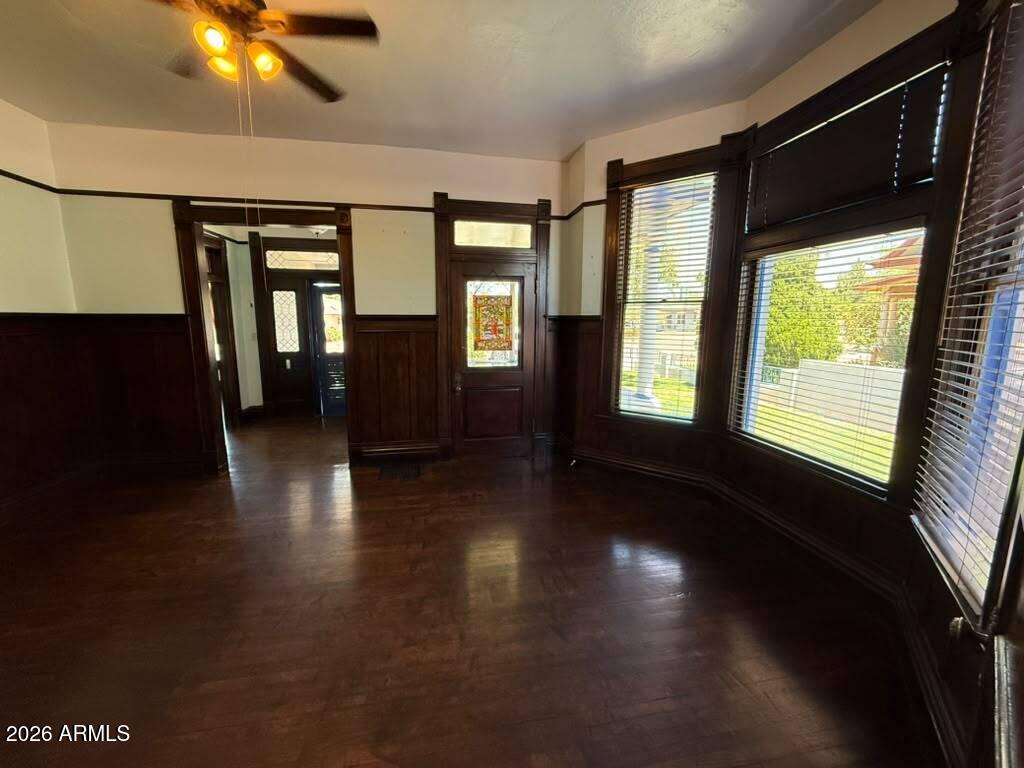 825 E 9TH Street