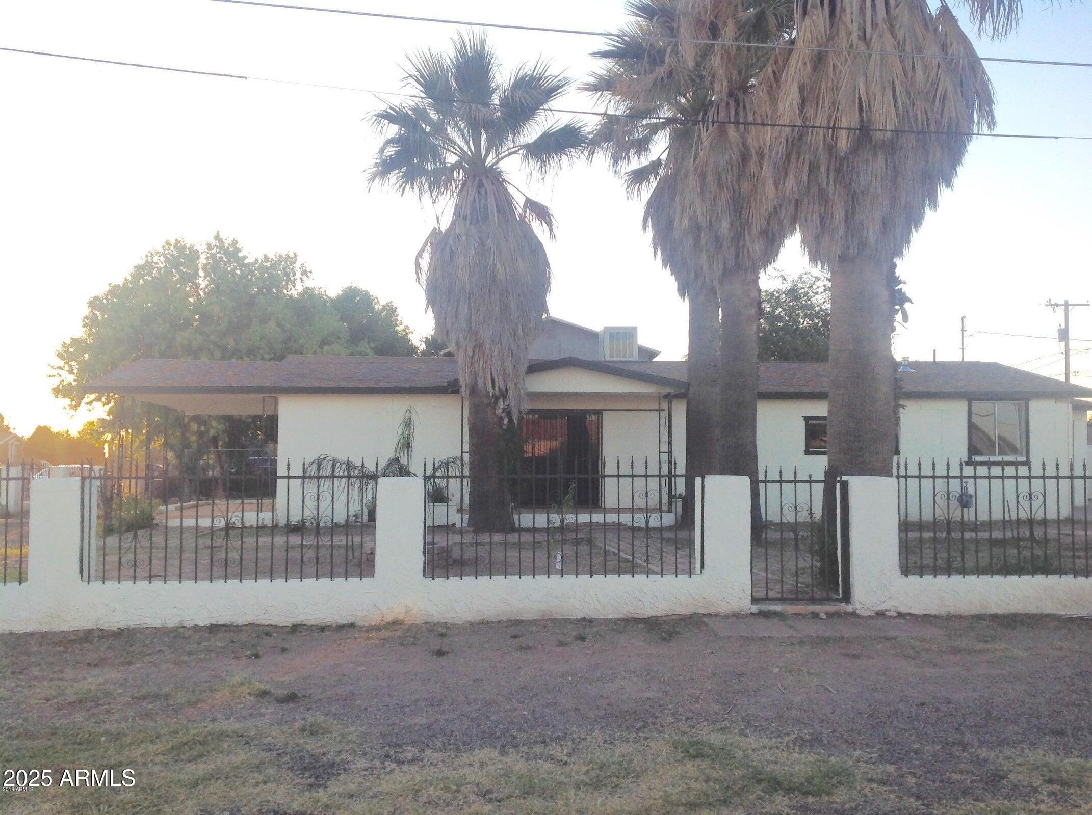 208 W PIRTLE Avenue
