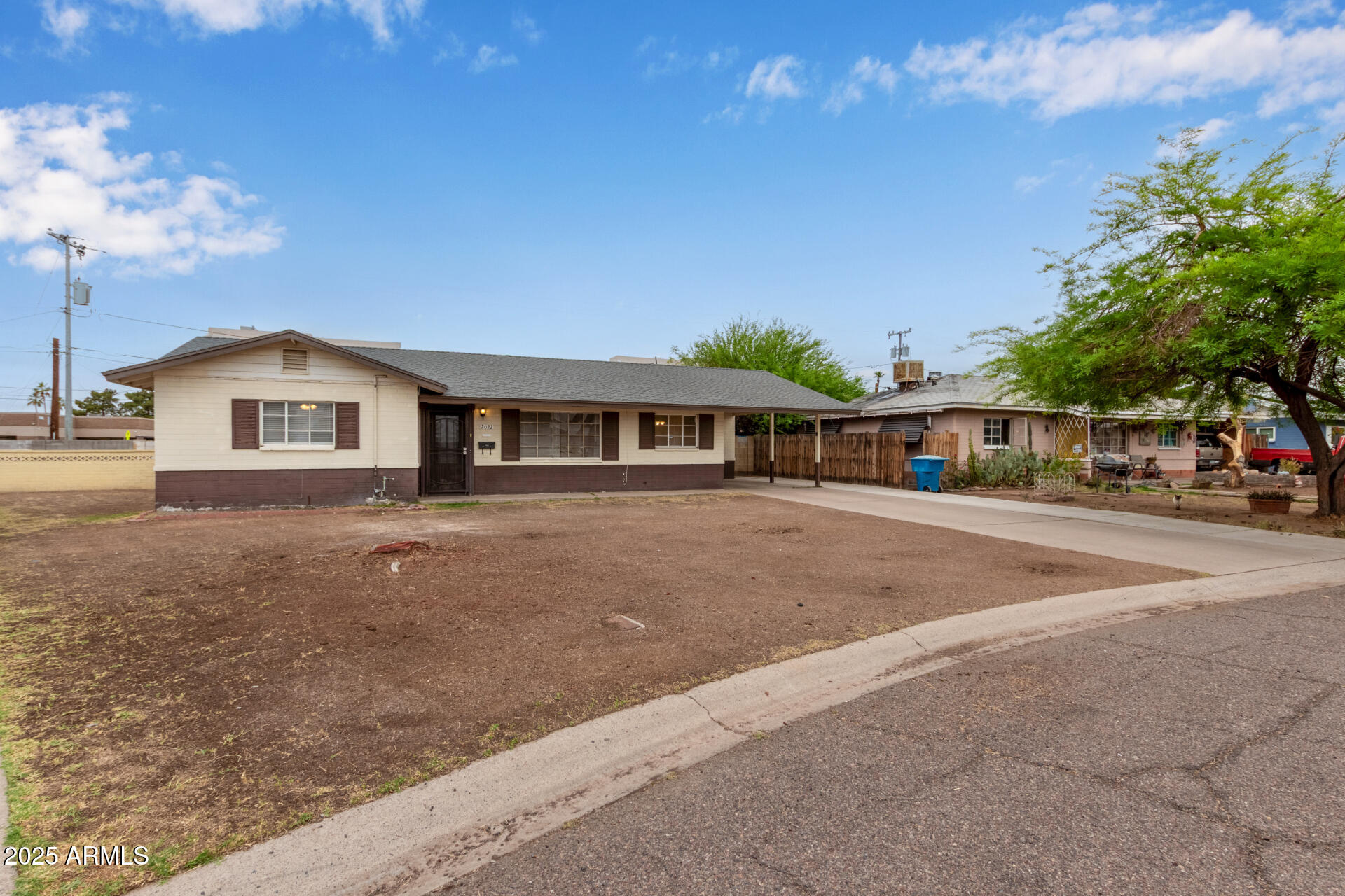 2022 E MULBERRY Drive