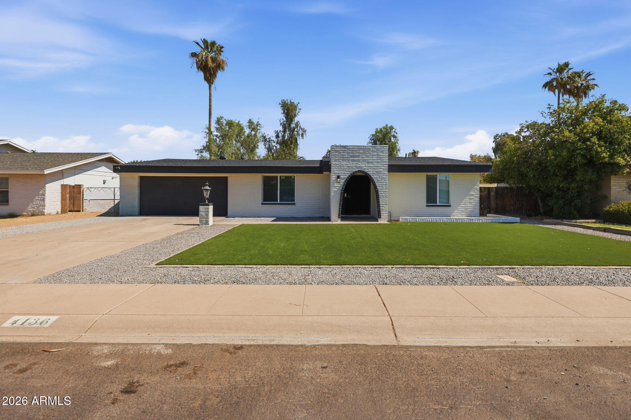 4136 W CARON Street