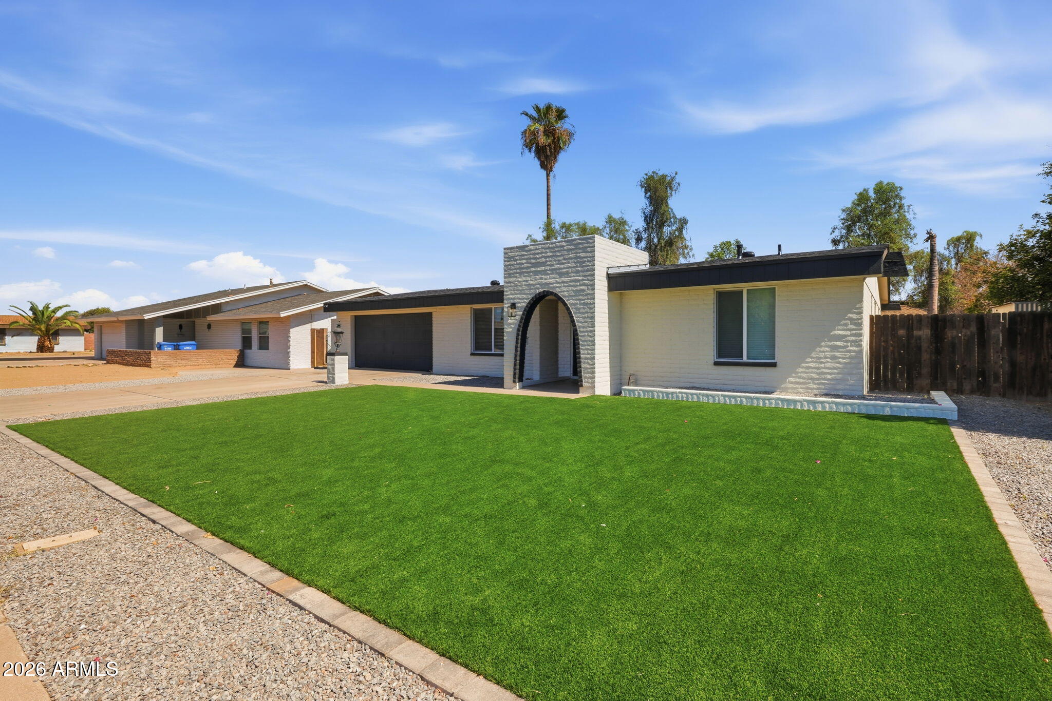 4136 W CARON Street