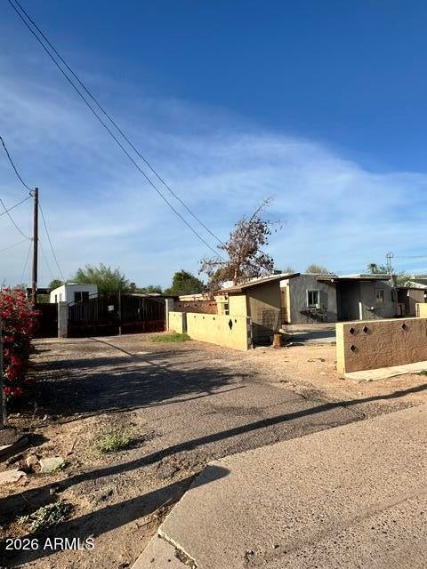 822 E ALTA VISTA Road